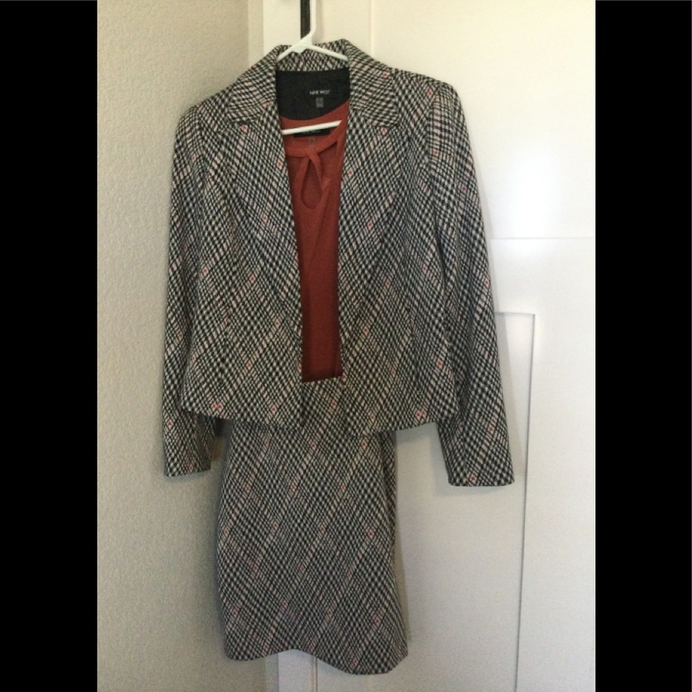Nine West suit size 6 (burnt orange shell incl.)